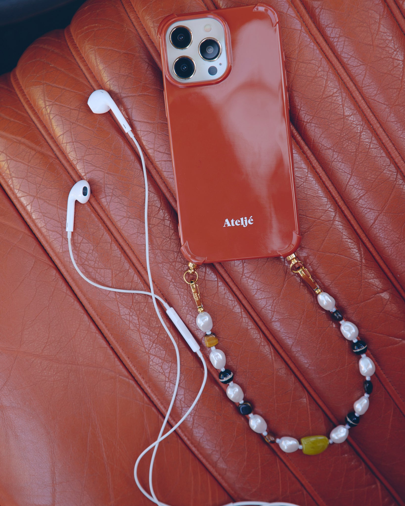 Saffron recycled case with Chalk light cord