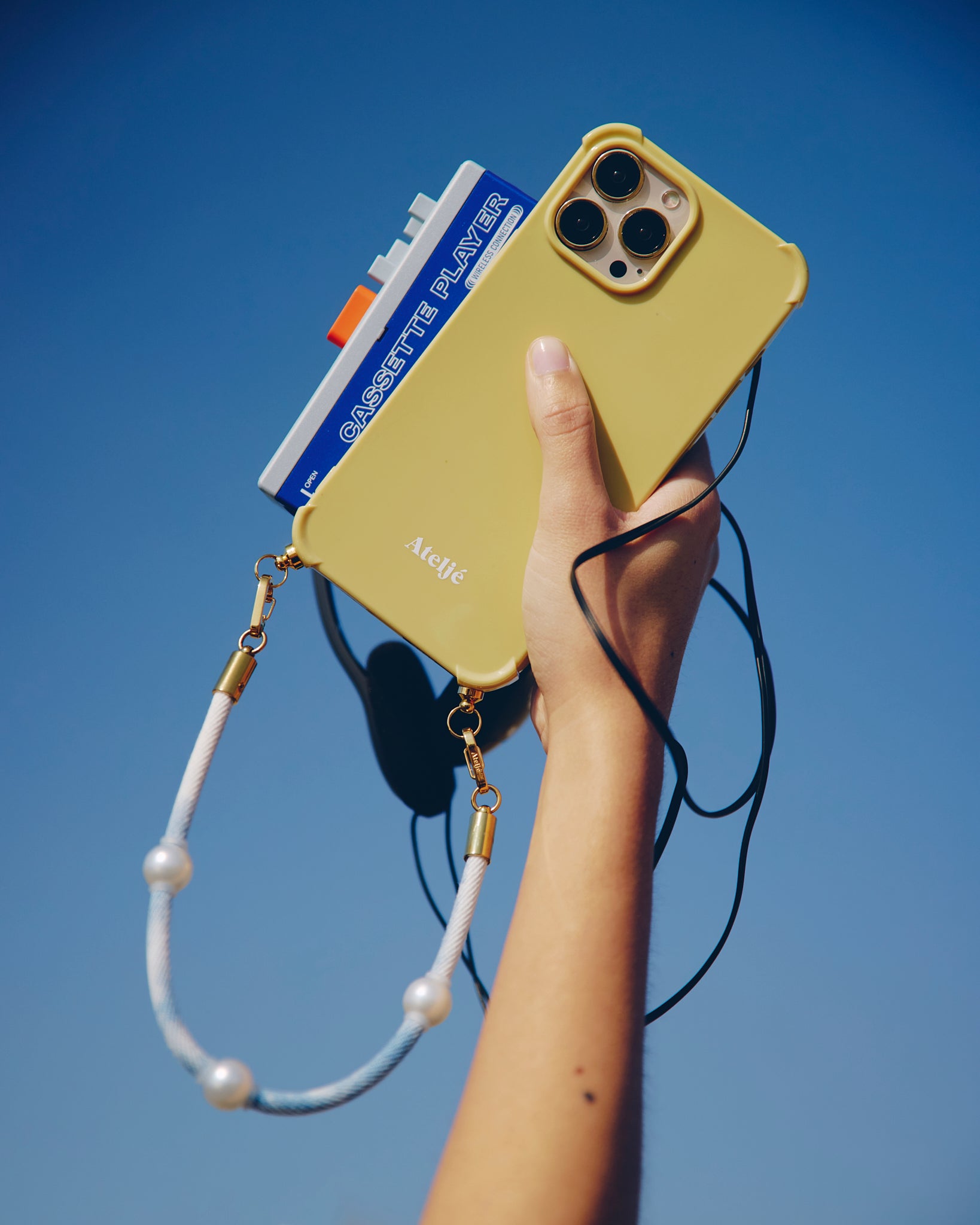 Sunlit recycled case with Effortless blue cord