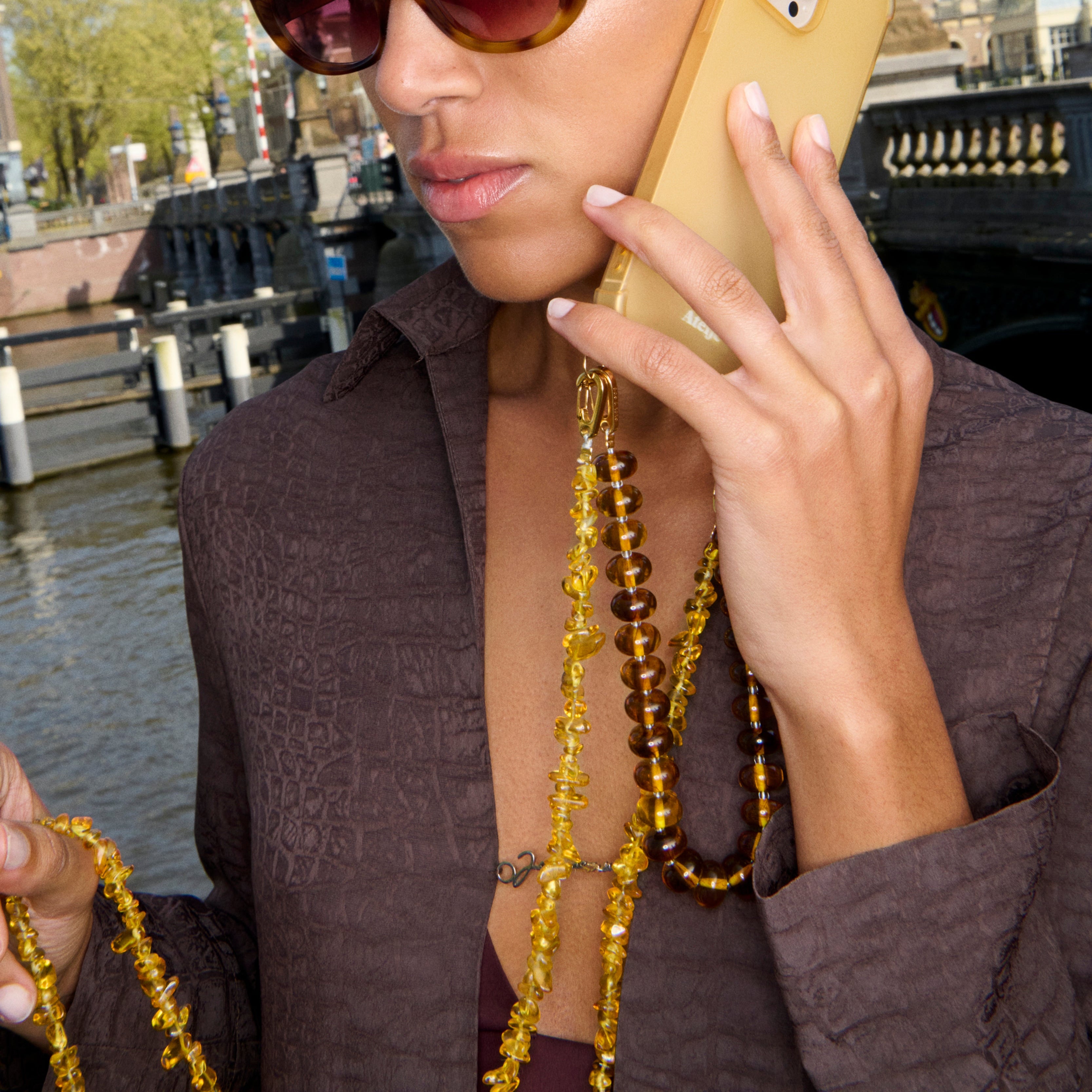 Mellow yellow iPhone case with Honeycomb cord