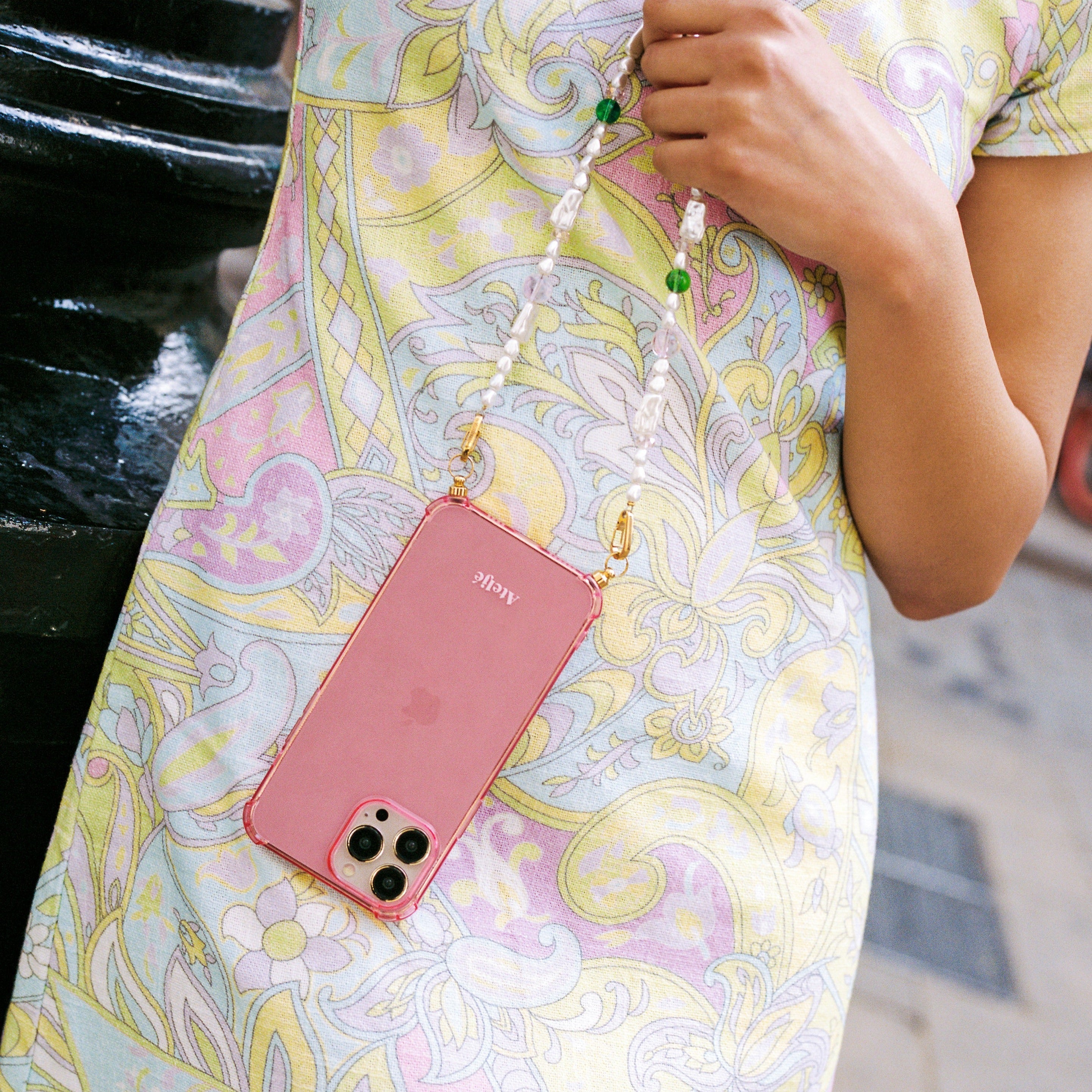 Recycled iPhone case - no cord | Bubblegum