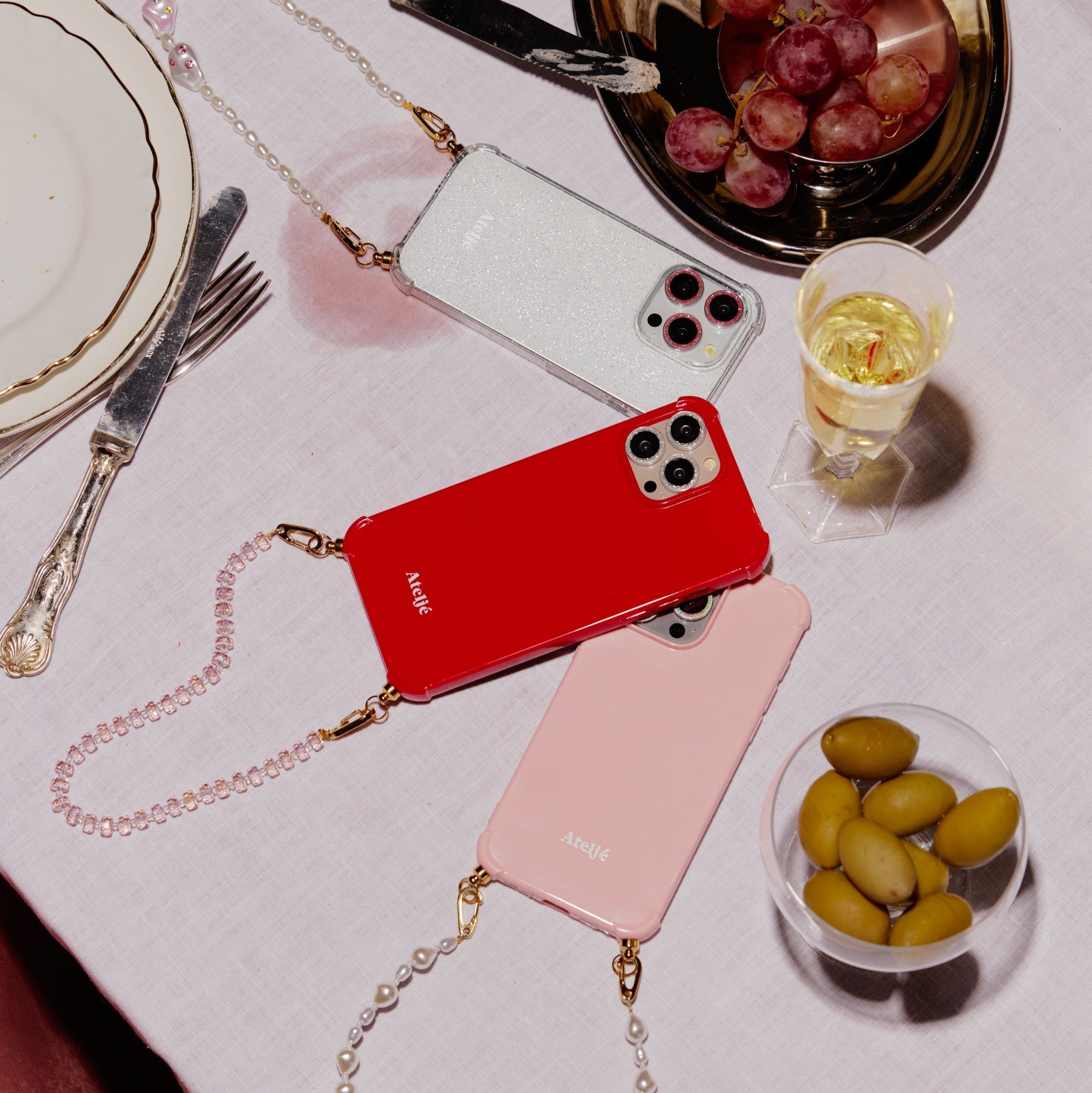 Klassische rote iPhone-Hülle aus Recyclingmaterial – ohne Kabel
