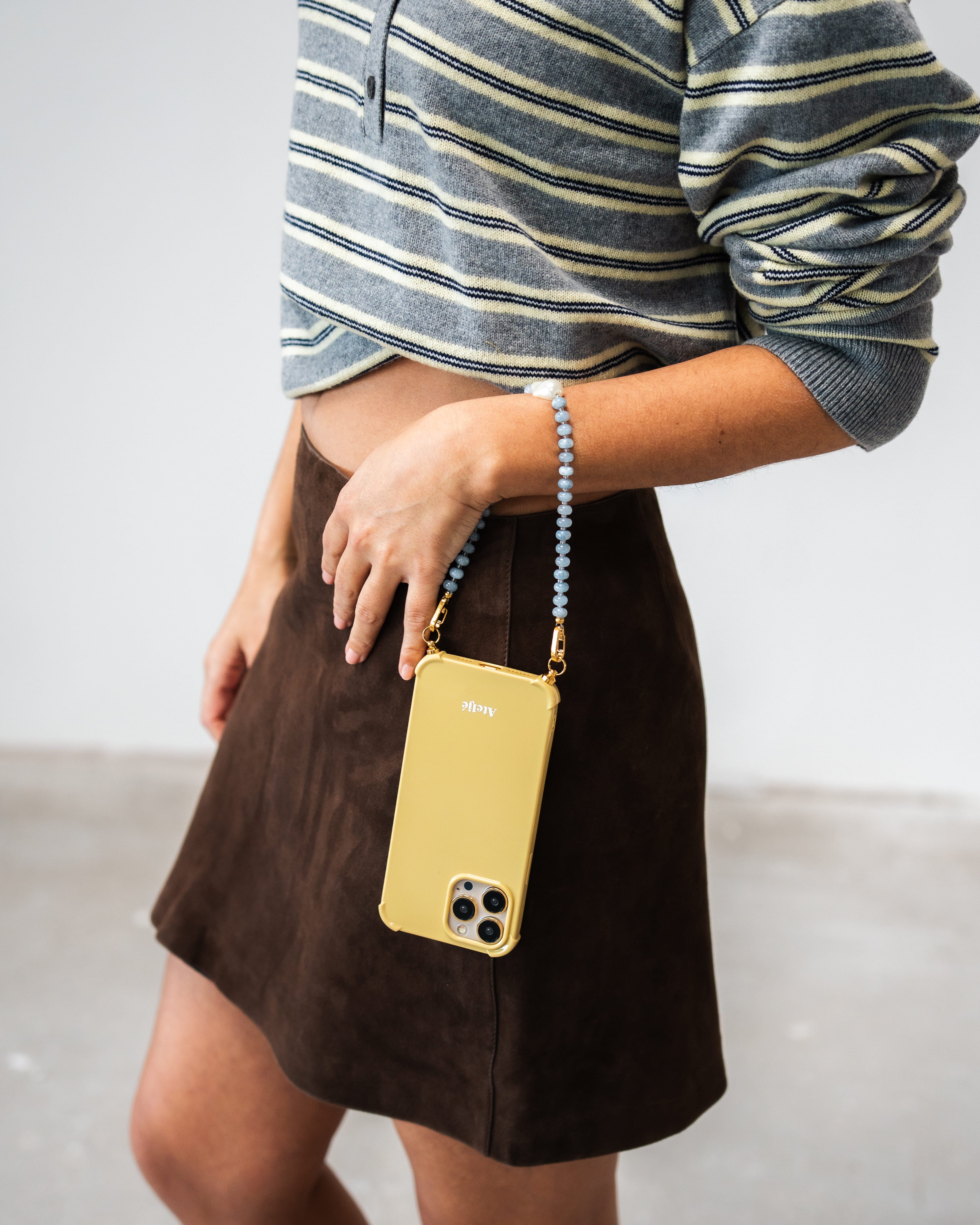 Sunlit recycled case with Open air cord