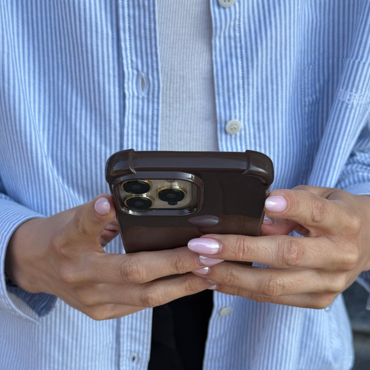 Dark brown recycled iPhone case - no rings