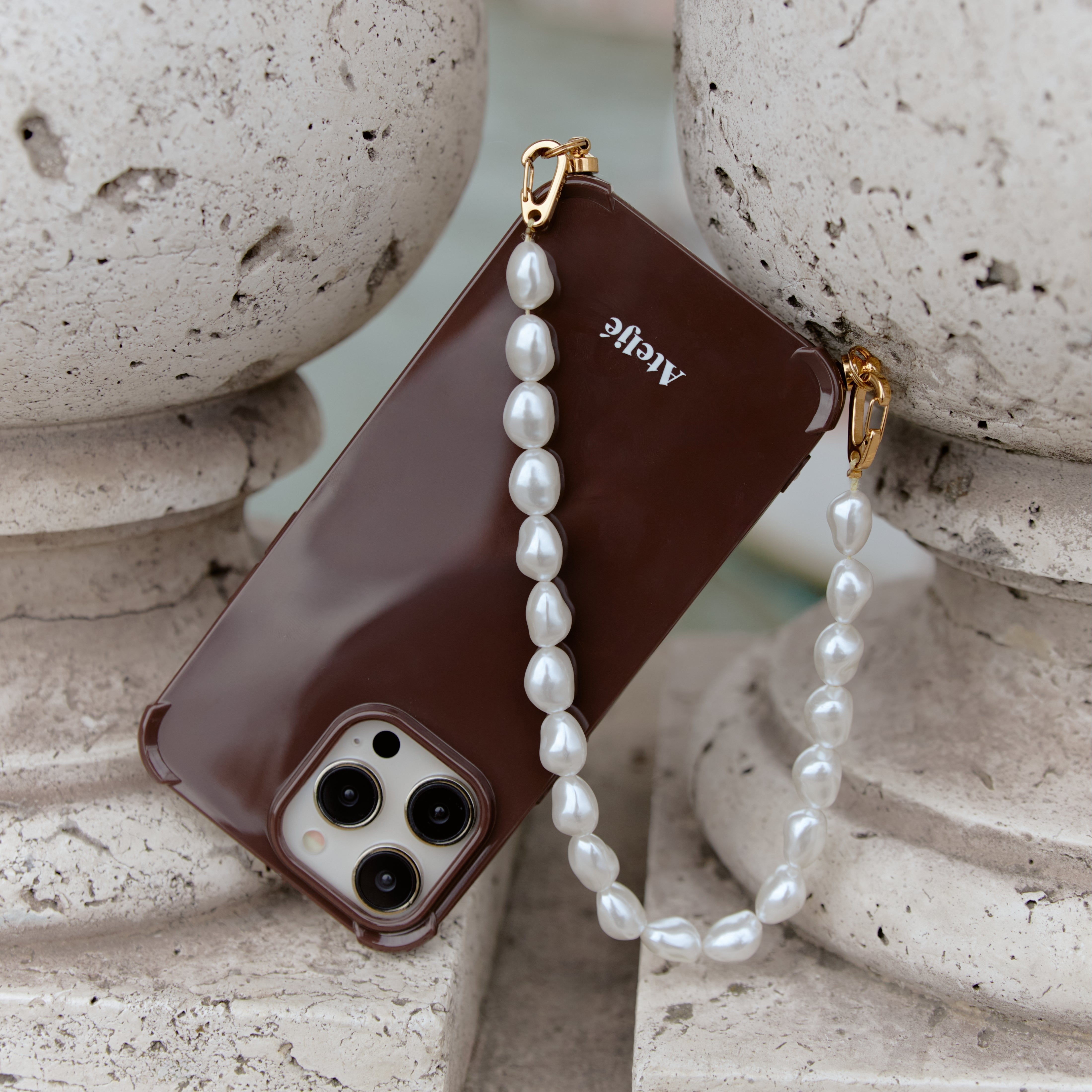 Recycled iPhone case - no cord | Dark brown