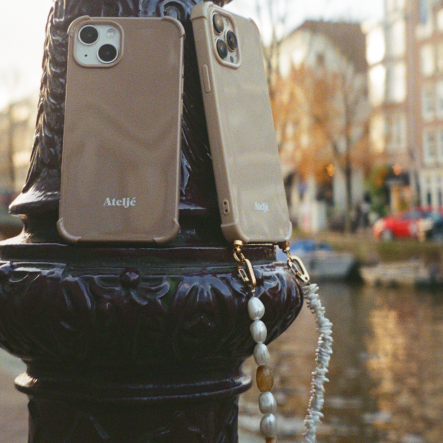 Recycelte iPhone-Hülle in Karamell – ohne Ringe