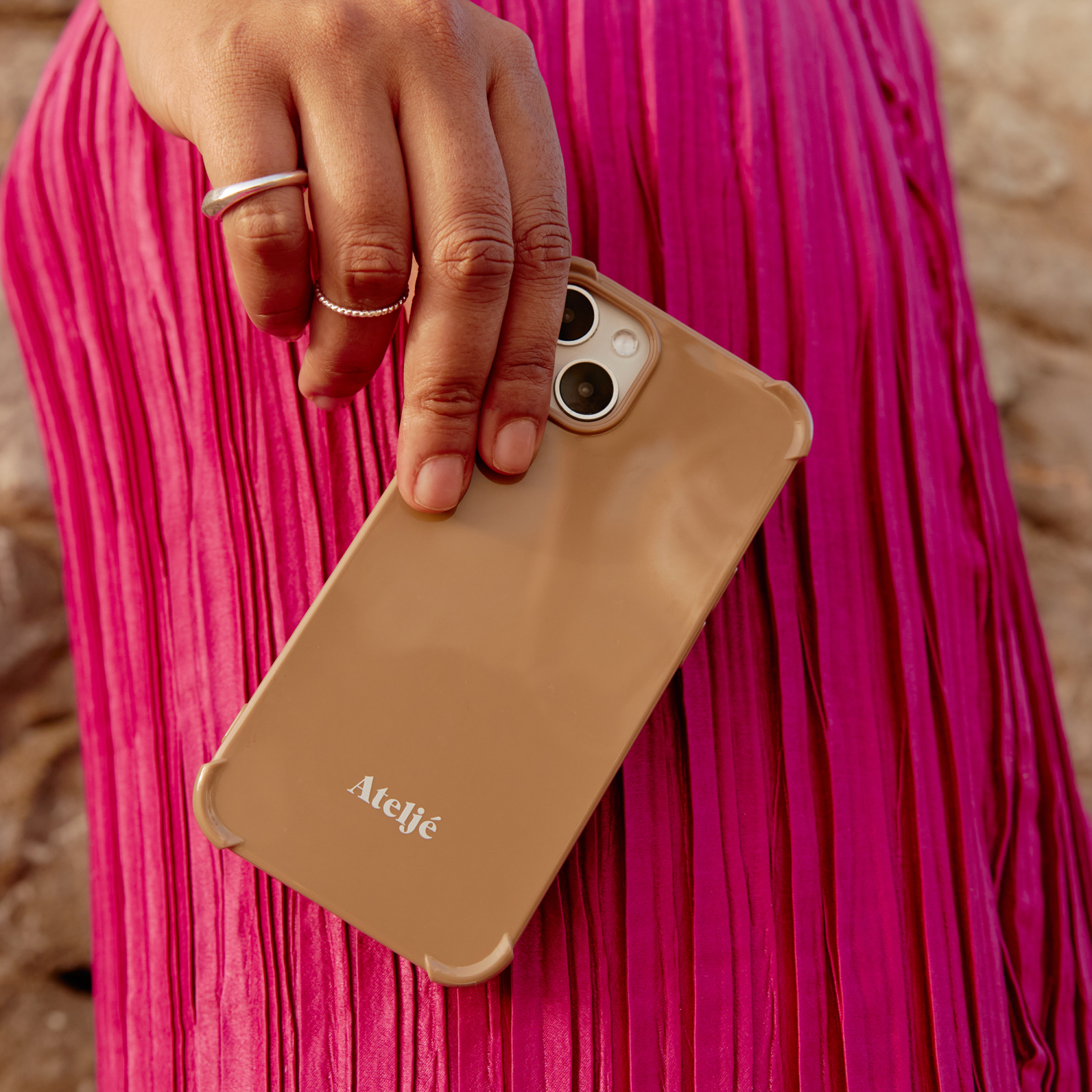 Recycelte iPhone-Hülle in Karamell – ohne Ringe