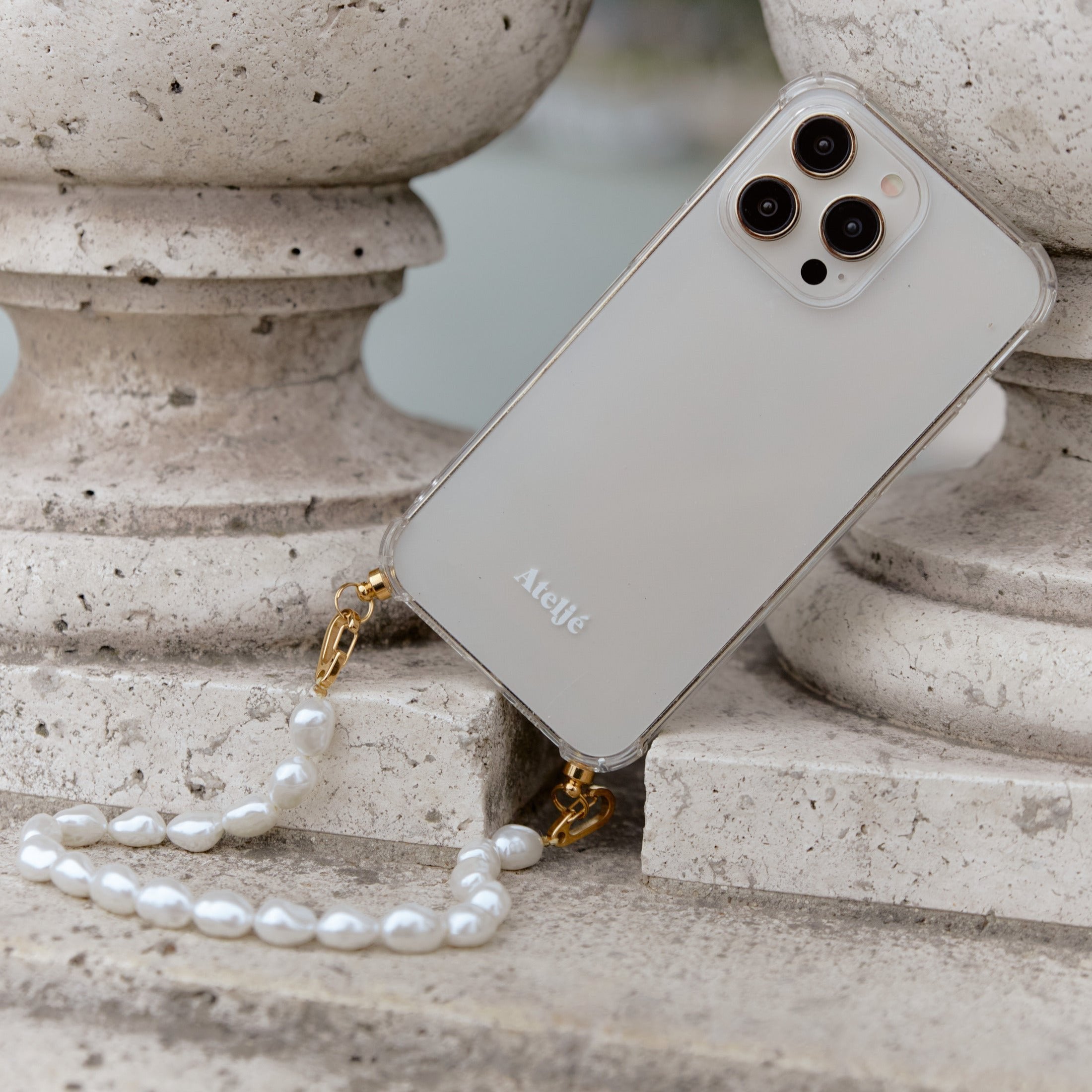Transparent recycled iPhone case with Cloudy 2.0 cord