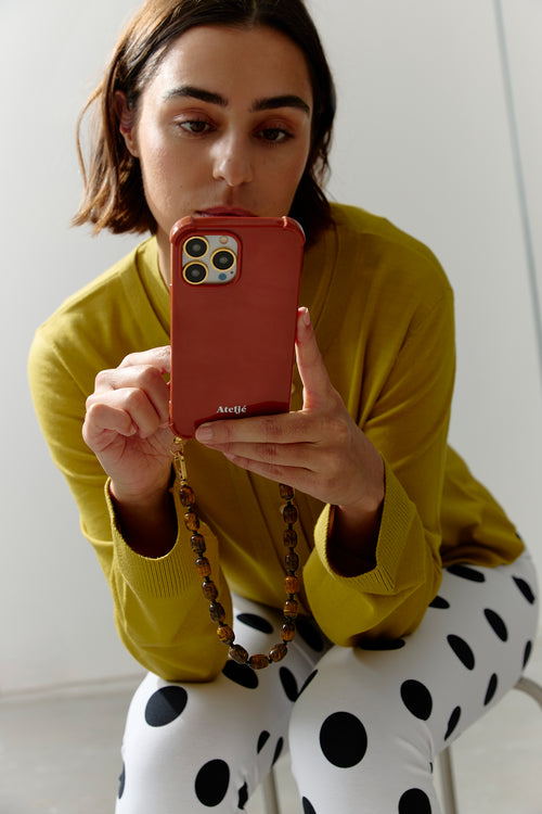 Recycelte Saffran-Hülle mit Tigerauge-Kordel