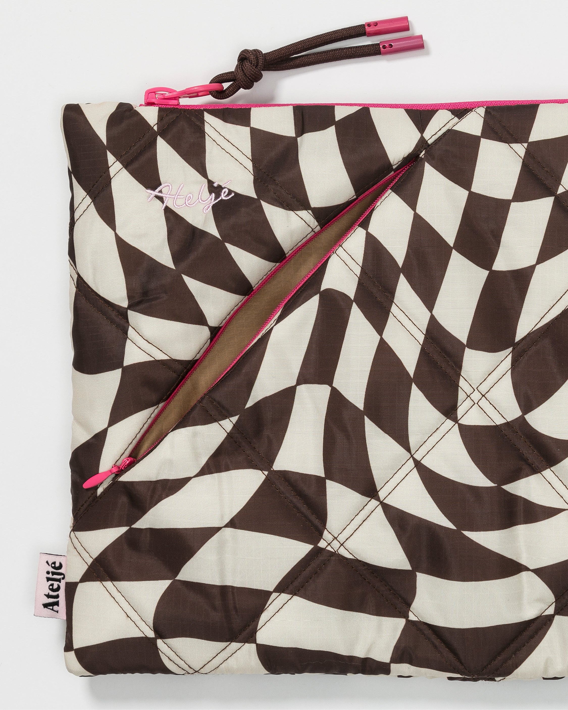 Puffy recycled laptop sleeve - Check mate
